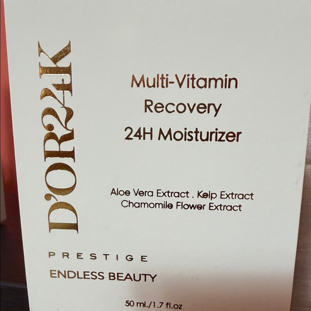 Multi-Vitamin Recovery 24H Moisturizer - White